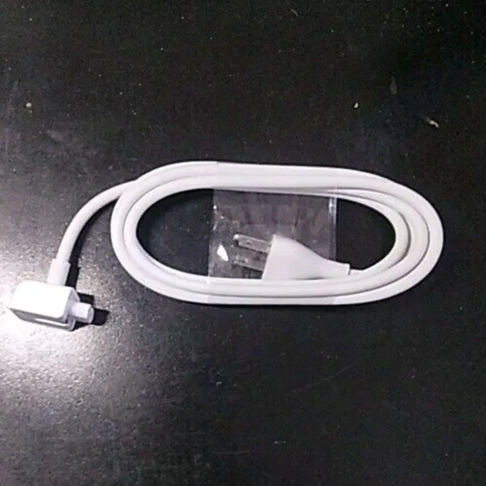 NEW Genuine Apple (Volex) E62405SP APC7H 2.5A 125V AC Power Cord